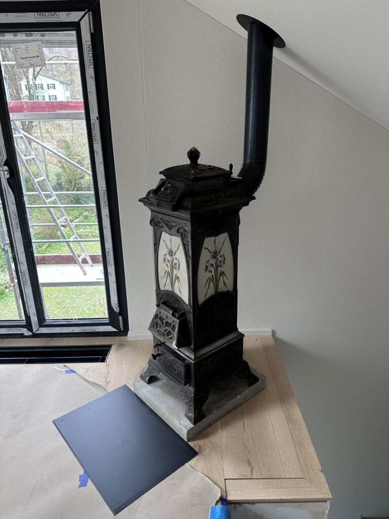 Freistehender Kachelofen