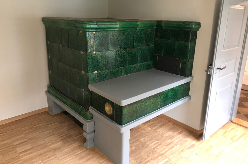 grüner Kachelofen klein